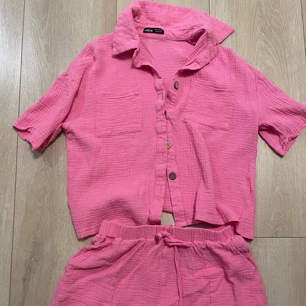 Set shorts and shirt